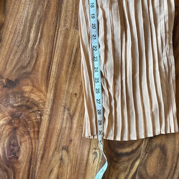 NWOT Pleated Tan Pants size XS - Picture 5 of 7